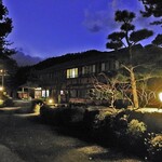 湯宿 梅ぞ乃 - 宿敷地の入り口