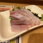 元祖 参佰宴 - カンパチ330円　1.2ミリ位あるw本当これ330円は破格！脂が乗りすぎててちときつかったw