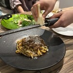 chichi cheese factory AND wine - 12時間煮込んだ自家製ミートソース