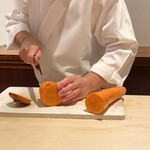 なかむら - 大きな人参見てびっくり‼️立ち姿が美しい大将
                                