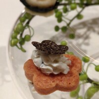 ロオジエ - トリュフ、クリームチーズ、チーズのサブレ
