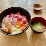 磯浜魚業 - 贅沢海鮮丼