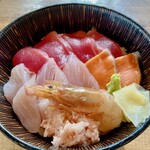 磯浜魚業 - 贅沢海鮮丼