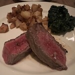 Peter Luger Steak House Tokyo - ステーキ with 付け合わせ