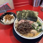 IEKEI KANSAI 王道家直系 我道家 - 純ブタメン並　味玉、キクラゲトッピング　白飯小無限ニンニクのせ