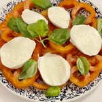 Poldo e Gianna Osteria - ワイフのアンティパストはヘルシーなトマトサラダ　ローマのトマトは美味しいです