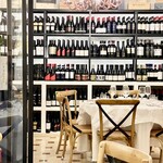 Poldo e Gianna Osteria - 通された地階の奥にはワインがズラッと並んでいて壮観です