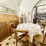 Poldo e Gianna Osteria - ここが地階とは思えない開放感と明るさ