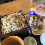 手打蕎麦 たなぼた庵 - 天ぷら蕎麦二枚盛。2枚目は味変で礒五郎七味。