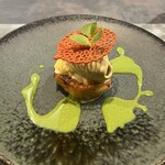 cuisine C - 絶品デザート。　紅ほっぺのパンプティングというのかな、その上に紅はるかのクリーム、クロモジの手作りアイス(これが美味しい)をのせ、ラングドシャの飾りつけたもの。　ソースは抹茶。