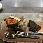 cuisine C - これはお酒が進みそうな一品。サザエ。塩気とオイルは竹墨パンデピスのスパイスにもマッチ！