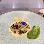 cuisine C - 見た目でいちばん気に入っている一皿。　平目、おかひじき、下は蕎麦　これも手作りでパスタのような平たい麺。弾力が良い感じ。　緑は菜の花のソースです。