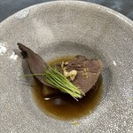 cuisine C - 鹿のタンは初めて。固いのかなと思ったら柔らかい。長時間蒸し焼きにしているとのこと。