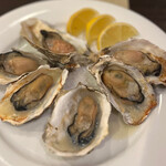 Oysterbar W - ◯広島県産牡蠣の素焼き