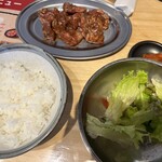 Taishuu Horumon Yakiniku Kemuriki - 