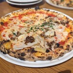 PIZZERIA MAR-DE NAPOLI - 季節野菜とひき肉のガーリックピッツァ