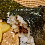 おにぎり浅草宿六 - おにぎり（あみ）　佃煮の味がご飯とよく合う