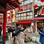 元祖豚饅頭 老祥記 - 10時オープン20分前で既に行列❗️