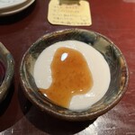 旬菜処 びいどろ - 甘すぎないタレが個性的な、ジーマーミ豆腐