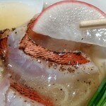 麺家 たけ田 - 紫大根と鯛の切り身