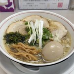 らぁ麺 団欒 - 背脂煮干しそば(別アングル)♪