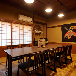8～10名様でご利用頂ける完全個室のお部屋です。
      昭和レトロの雰囲気が味わえる