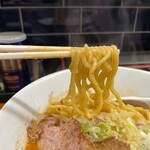 Higashikanda Ra-Men San - 開化楼の中太麺。