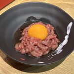 お肉一枚売りの焼肉店 焼肉とどろき - 特製ユッケ炙り60g