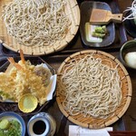 源五郎 - 手前天ざる蕎麦、奥大ざる蕎麦