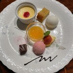 白金亭 - デフォルトのデザート。これ以外に誕生日のデザートがもらえました。