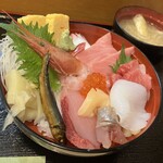 松葉寿司 - ランチ・海鮮丼／1,800円
            (茶碗蒸し・味噌汁)付