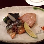 鮨 波やし - ［１回目］カツオ・イワシ・平貝の焼き物