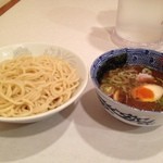 頑者 - 味玉つけめん大盛り、あつもり！  寒いので少しは冷めるのが遅くなるかなと思ってあつもりにしたよ。午後もお仕事がんばろう ٩(˙ᴗ˙๑)۶”  