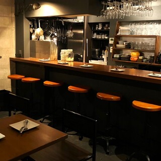 [Tanukikoji 5-chome] A hideaway bar with 13 seats