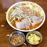 ラーメン荘 歴史を刻め - 料理写真:濃厚辛味噌ラーメン全マシ＋ショウガ