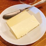 ビストロ カフェ デリ ポキナ369 - ミルキーなバター