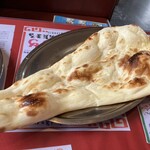 インドタイ料理 ロータスガーデン - ナンが大きい！