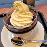 カフェ・ベローチェ - コーヒーゼリーの上にソフトクリームがたっぷり、370円