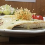 キッチン ブルー グローブ - 横から、上にはカダイフが乗っています