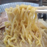 Yaki Miso Ramen Yadoya - 「小林製麺」さんの太縮れ麺