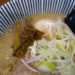 Yaki Miso Ramen Yadoya - ネギと山くらげ