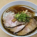 中華そば よしかわ - 名古屋コーチンの極上炙り肉中華そば（太麺）全体@900