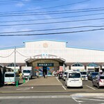 佐藤商店 - 市場の南玄関