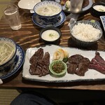 炭焼牛たん東山 - 3種の定食