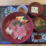 鮮魚料理　伊勢屋 - マグロ丼