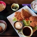 Suzunone Mitaka - セット全景。15穀米のご飯は、これで半量です！副菜の煮物の大根もホッコリ良い味付けでした