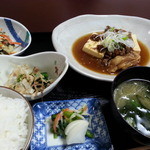 仁三郎 - 2013/12/20　牛すじ煮込み定食800円