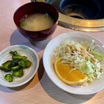 味蘭 - サラダと味噌汁、かっぱ漬。