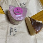 BonBons - 入れ歯チョコ¥600、チーズケーキ¥280