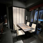 ふた川 - 店内　テーブル席